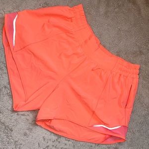 Lululemon Hotty Hot Short LR (4”) size 8